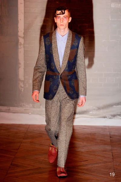 Look 19